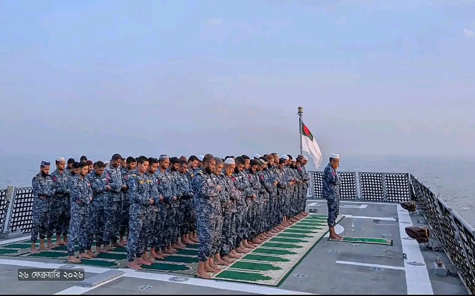 বঙ্গোপসাগরে কর্তব্যের প্রতি নিষ্ঠা: ইফতার ও ইবাদতের মাধ্যমে নৌ-সেনাদের অনন্য উদাহরণ