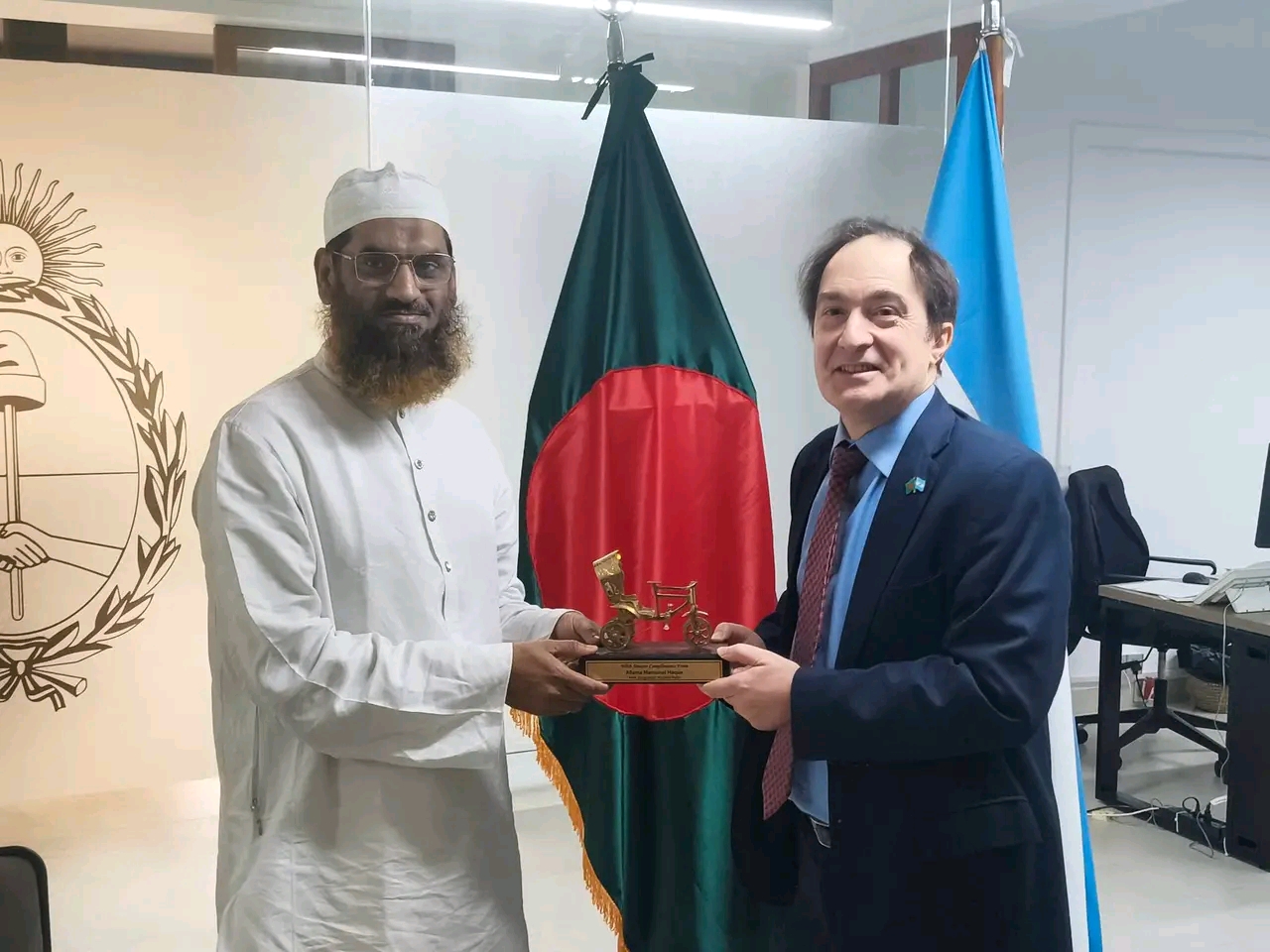 ঢাকায় আর্জেন্টিনা দূতাবাসে খেলাফত মজলিসের আমীরের সাক্ষাৎ: দ্বিপাক্ষিক বাণিজ্য বৃদ্ধির প্রতি গুরুত্বারোপ