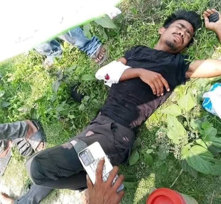 দিনাজপুরে সড়ক দুর্ঘটনা, গুরুতর আহত ২ যুবক