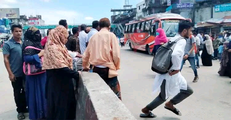 কোটি টাকার ফুটওভার ব্রিজ দখলে, জীবনের ঝুঁকিতে সাভারের মানুষ