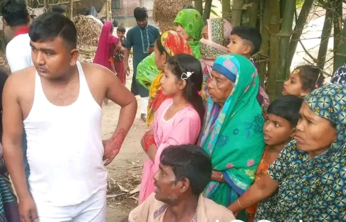 শৈলকুপায় স্ত্রীকে হত্যা চেষ্টা, গণধোলাইয়ে আটক গাঁজা ব্যবসায়ী