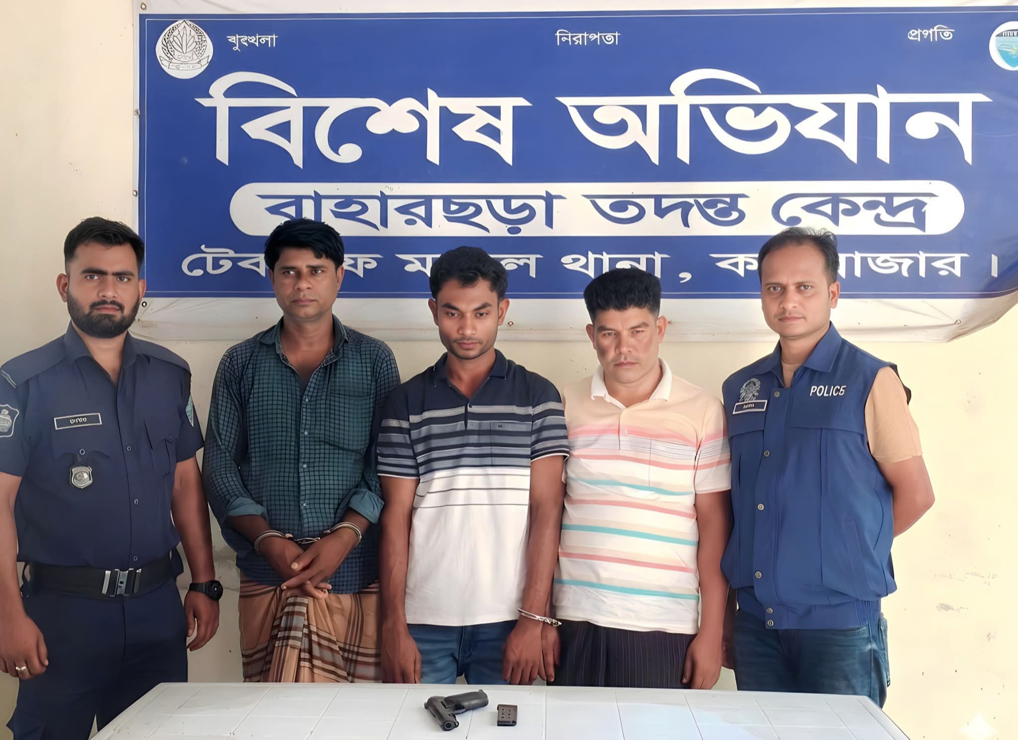 টেকনাফে বিদেশি পিস্তলসহ তিন রোহিঙ্গা ডাকাত আটক