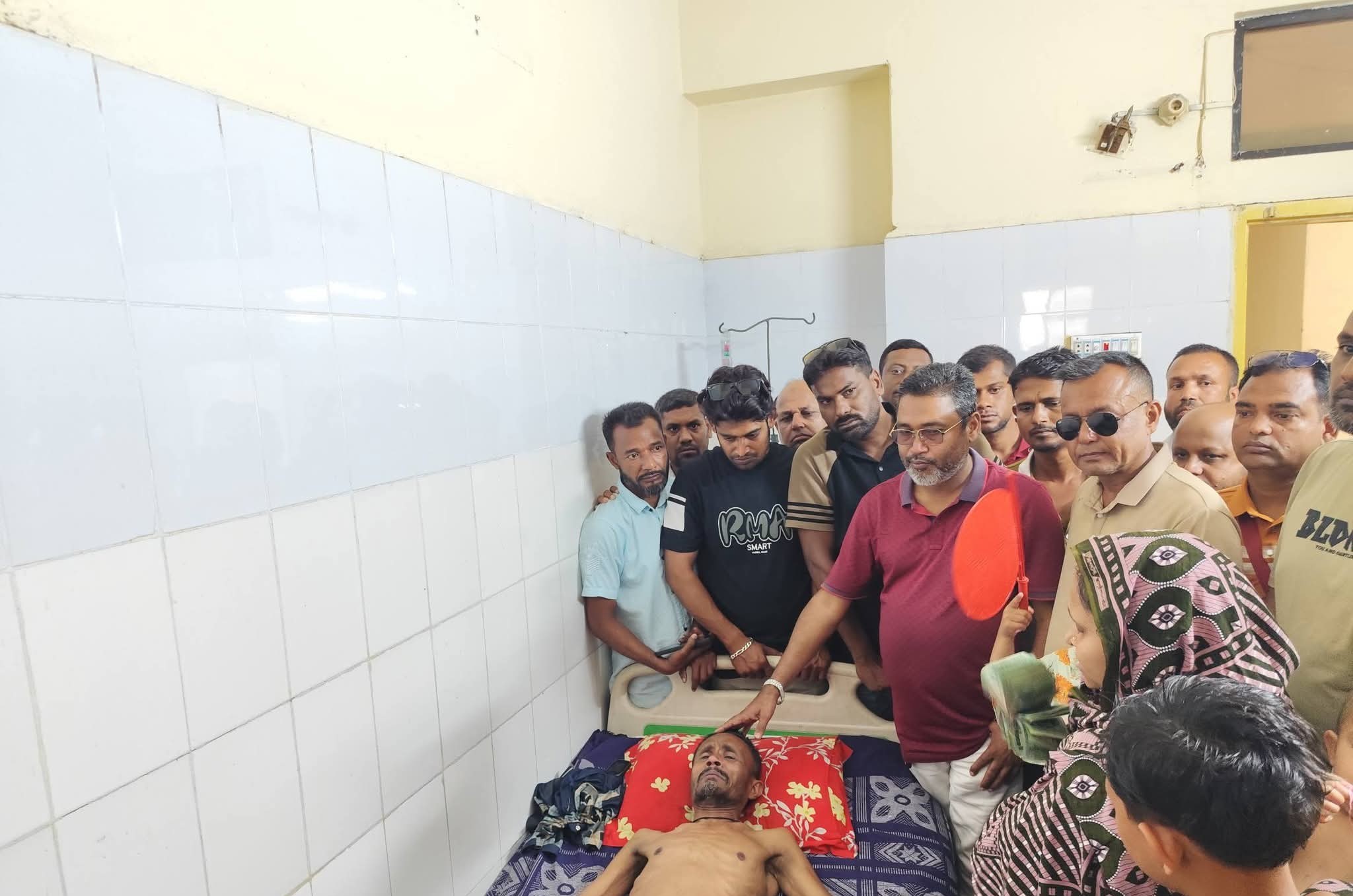 সন্তান বিক্রি করে চিকিৎসার চেষ্টা: বিএনপি নেতা এনামুলের ৫০ হাজার টাকার সহায়তা