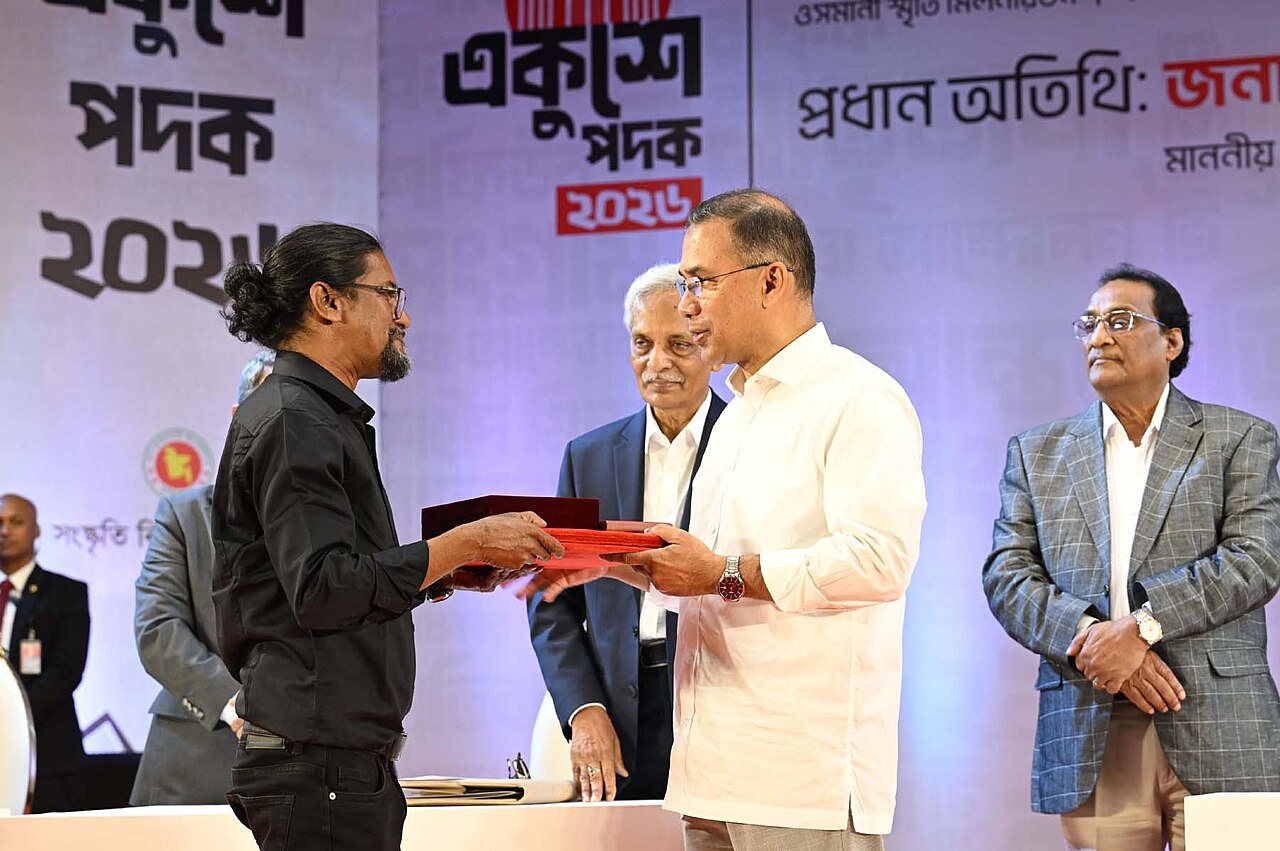 ভাস্কর্যে ‘একুশে পদক’ পেলেন গোপালগঞ্জের কৃতি সন্তান তেজস হালদার যশ