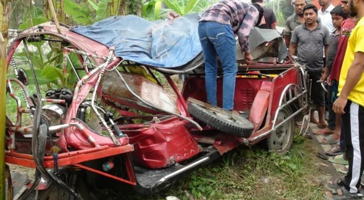 বাকেরগঞ্জে তরমুজবাহী ট্রাকের নিচে চাপা পড়ে অটোচালকের প্রাণহানি