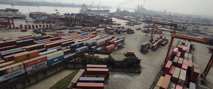 চট্টগ্রাম বন্দরের অচলাবস্থা, আন্দোলনকারীদের কাছে উদ্বেগ জানালেন ব্যবসায়ীরা