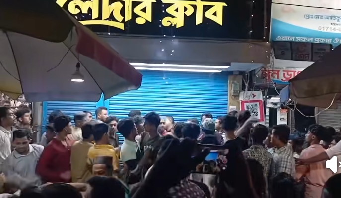 চরফ্যাশনে জুতার দাম নিয়ে বাকবিতণ্ডা, নারী ক্রেতার সঙ্গে দুর্ব্যবহারের অভিযোগে দোকানে উত্তেজনা