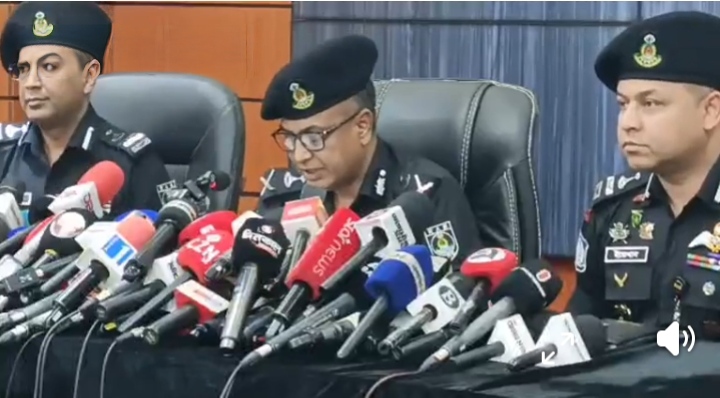 সাম্প্রতিক অভিযান ও আইন-শৃঙ্খলা পরিস্থিতি নিয়ে র‍্যাবের সংবাদ সম্মেলন