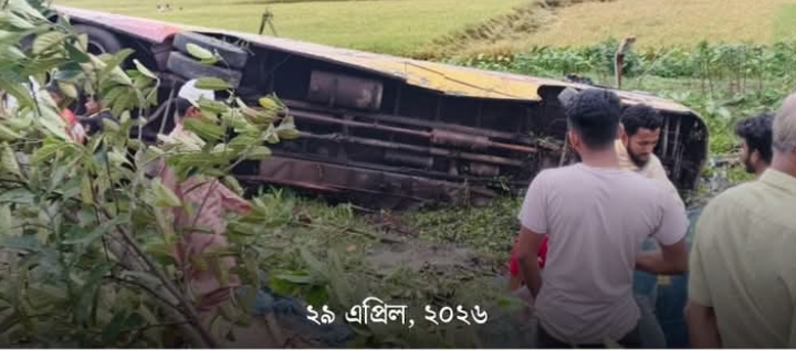গোপালগঞ্জে ইমাদ পরিবহনের বাস খালে: আহত অন্তত ৩০, কয়েকজনের অবস্থা আশঙ্কাজনক