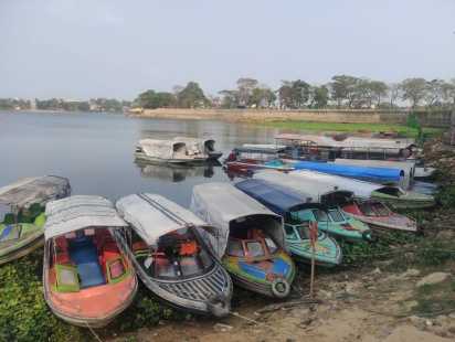 জ্বালানি সংকটে কাপ্তাই লেকে স্পিডবোট চলাচল বন্ধ; রাঙামাটিতে চরম ভোগান্তি