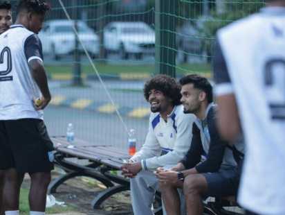 লাল-সবুজের জার্সিতে অভিষেকের অপেক্ষায় হামজা; ভিয়েতনামে যোগ দিলেন লেস্টার তারকা