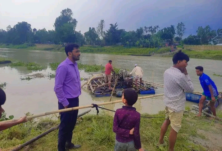 জামালপুরের সবুজপাড়া এলাকায় নদী থেকে অবৈধ ড্রেজারের মাধ্যমে বালু উত্তোলনের অভিযোগ