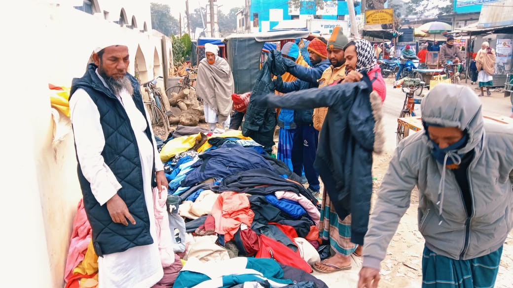 বাড়ছে ঠান্ডা জনিত রোগ মুহম্মদপুর শীতের তীব্রতা, হিমেল হাওয়ার কনকনে ঠান্ডায়  জনজীবন স্থবির প্রায়