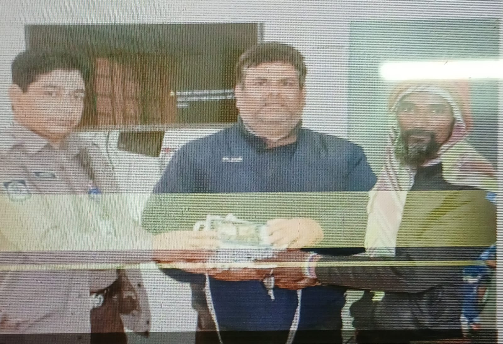 রাজশাহীতে এক রিকশা চালকের সততা অবাক করা কান্ড