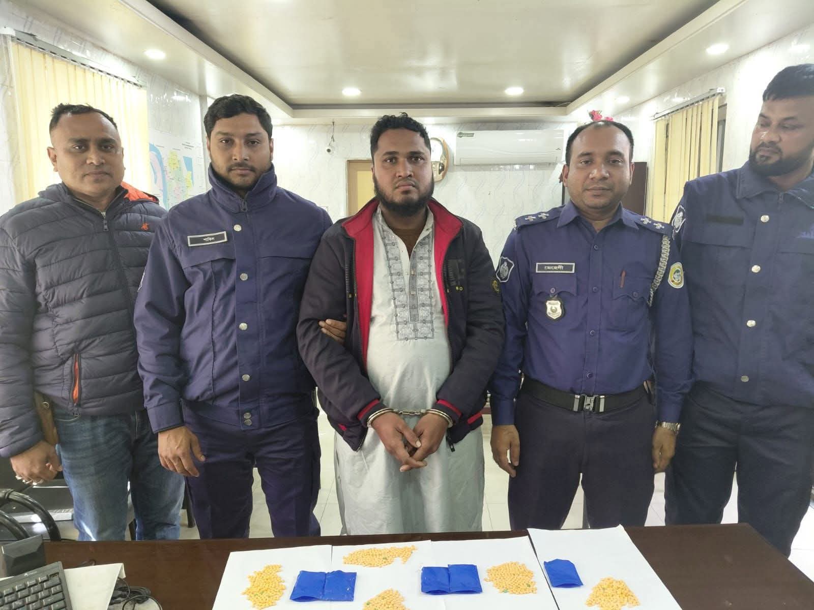 বোরহানউদ্দিনে ৯৫০ পিস ইয়াবাসহ মাদক ডিলার আটক