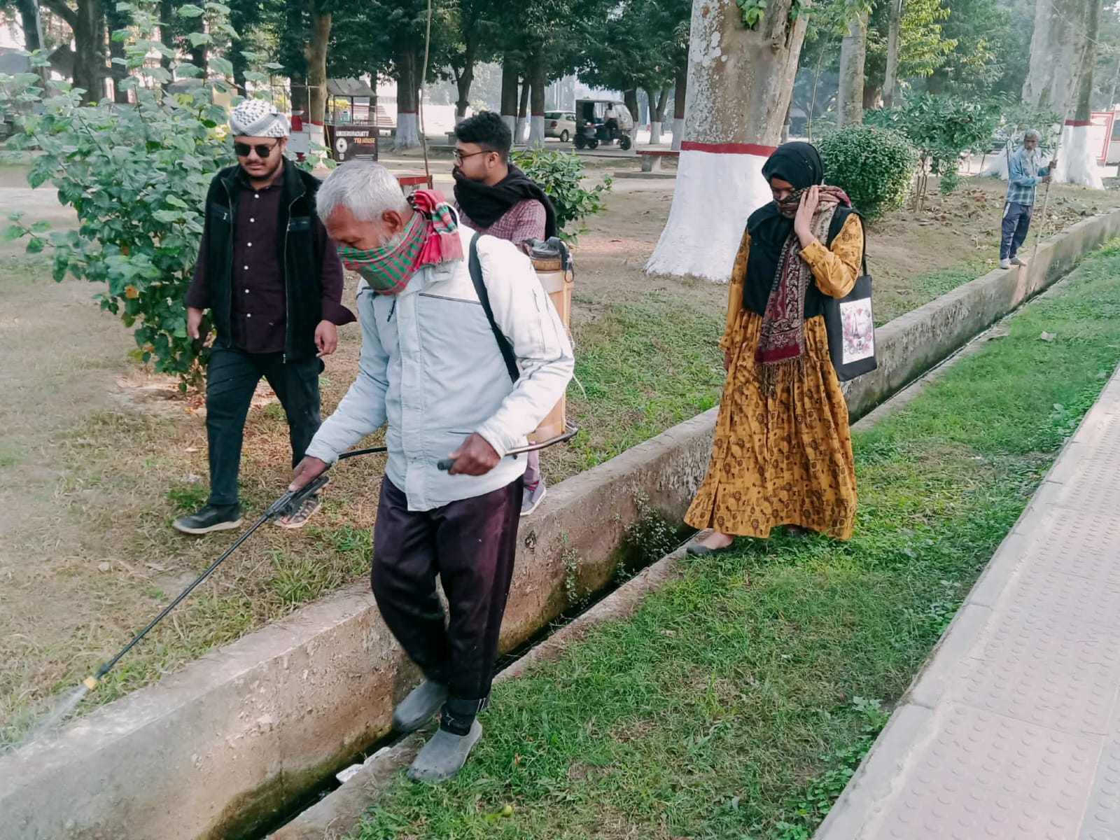 রাবি ক্যাম্পাসে মশার উপদ্রপ মশা নিধন কর্মসূচি