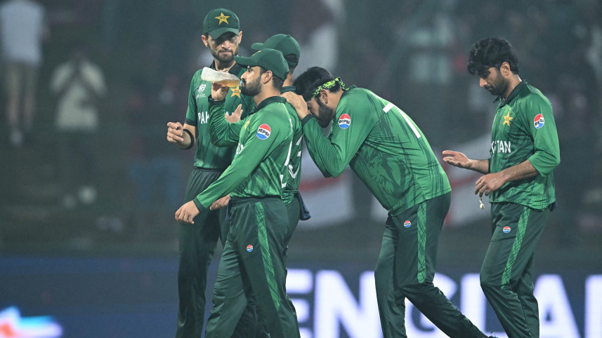 সেমিফাইনালের কঠিন সমীকরণে পাকিস্তান; আজ লঙ্কানদের বিপক্ষে বড় জয়ের মিশন