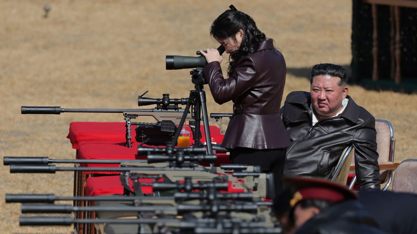 হাতে রাইফেল, লক্ষ্যভেদে কিম-কন্যা; উত্তরসূরি হওয়ার জল্পনা তুঙ্গে