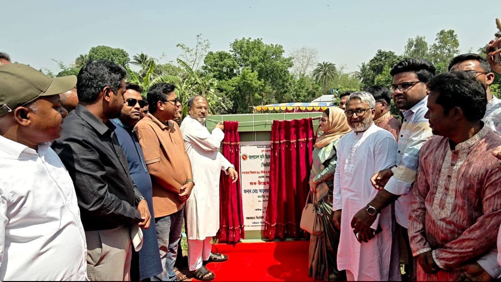 সিংড়ায় পানি নিষ্কাশনে পাইপলাইন নির্মাণ কাজের উদ্বোধন