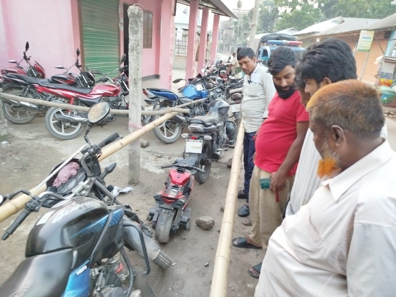 কুড়িগ্রামের ফুলবাড়ীতে তেলের লাইনে খেলনা মোটরসাইকেলের ভিড়