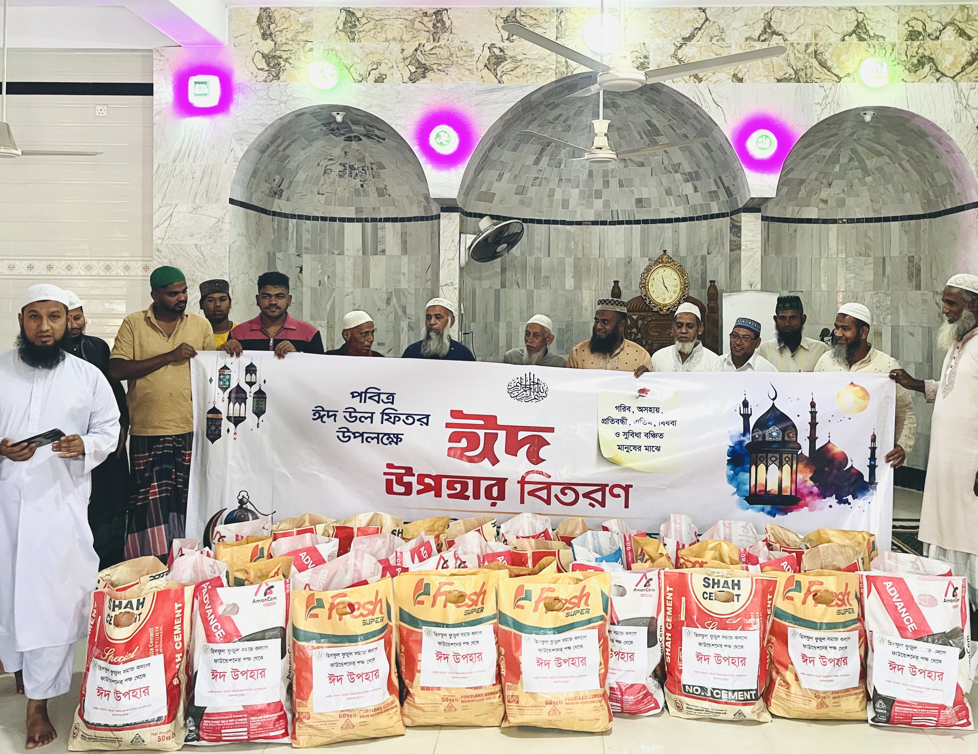 মানবিকতার উজ্জ্বল দৃষ্টান্ত: ধনপতিখোলায় ঈদ উপহার বিতরণ