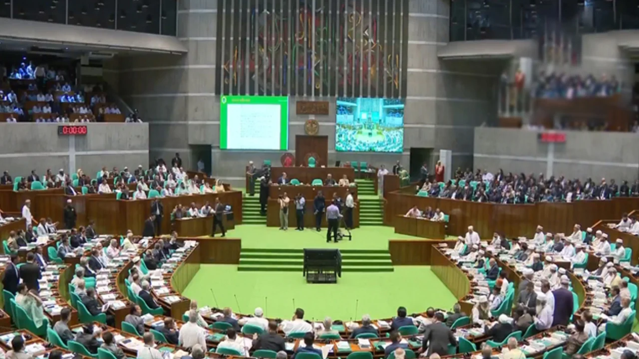 গণভোটের অধ্যাদেশ সংসদে উঠছে না: রাজনৈতিক অস্থিরতা অব্যাহত