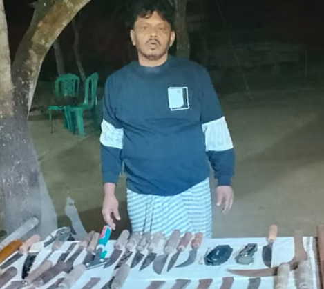 "চার ঘণ্টার অভিযানে সাবেক চেয়ারম্যান গ্রেফতার, উদ্ধার ৪১টি ধারালো অস্ত্র