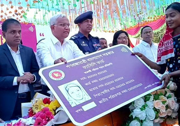 “ফ্যামিলি কার্ড আমার বউও পাবে, কিন্তু টাকা পাবে না” — সমাজকল্যাণমন্ত্রী