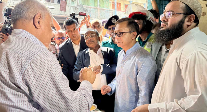 খাতুনগঞ্জে দ্রব্যমূল্য পরিস্থিতি পরিদর্শন, বাণিজ্যমন্ত্রীর নেতৃত্বে গঠিত হবে ফ্যাক্ট ফাইন্ডিং কমিটি