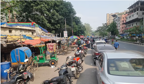 স্বস্তির লক্ষণ: রাজধানীর পাম্পগুলোতে তেলের দীর্ঘ লাইন  কমছে