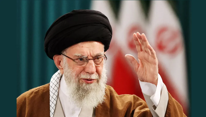 বিপ্লবী থেকে সুপ্রিম লিডার: আয়াতুল্লাহ খামেনির জীবনের ৫টি প্রভাববিস্তারী ও বিস্ময়কর তথ্য