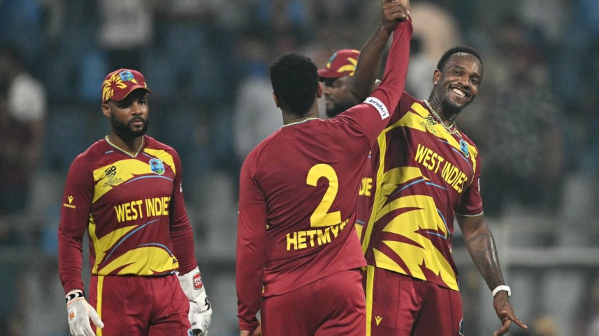 হেটমায়ার ঝড়ে কুপোকাত জিম্বাবুয়ে; ১০৭ রানের বিশাল জয়ে সুপার এইট শুরু ক্যারিবীয়দের