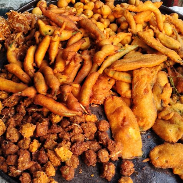 ইফতারের সময় ভাজাপোড়ার প্রতি ঝুঁকছেন মানুষ, কি বলছে স্বাস্থ্যবিধী?