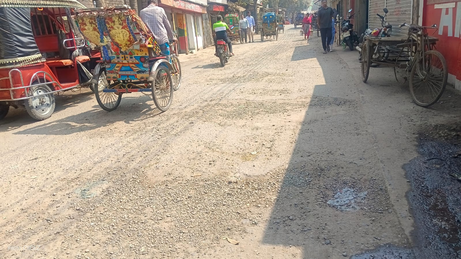 গোপালগঞ্জ শহরে অমেরামতযোগ্য রাস্তায় জনদুর্ভোগ,বর্ষা আসার আগেই জনমনে চরম দুশ্চিন্তা,দ্রুত সংস্কারের দাবি