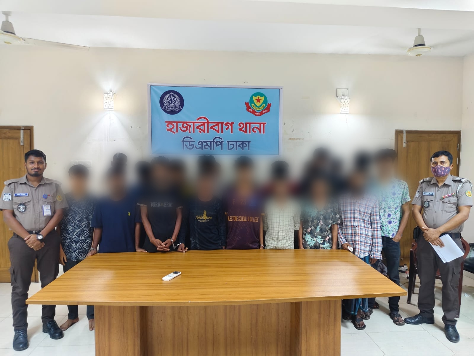 হাজারীবাগ থানার বিশেষ অভিযানে বিভিন্ন অপরাধে জড়িত ৩৩ জন গ্রেফতার