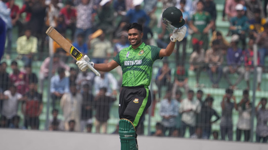 বগুড়ায় আকবরের ‘প্রথম’ সেঞ্চুরি; দর্শকদের উপচে পড়া ভিড়ে বিসিএল শুরু