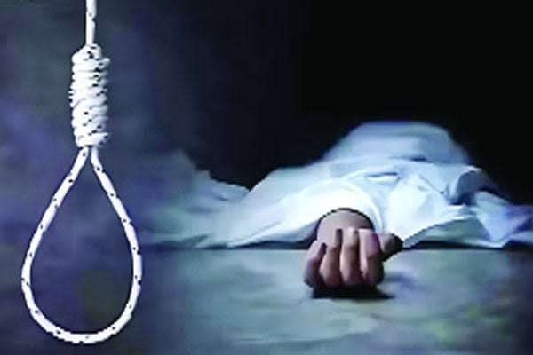 টাকা না পেয়ে বেরোবি শিক্ষার্থীর আত্মহত্যা, এলাকায় শোকের ছায়া