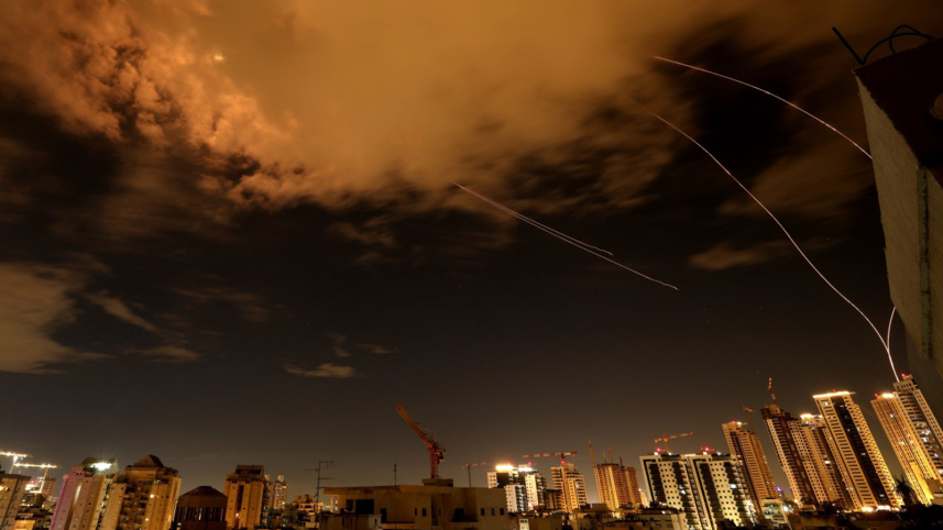 ইসরায়েলে ইরানের তিন দফা ক্ষেপণাস্ত্র হামলা; তেল আবিবে আহত বেশ কয়েকজন