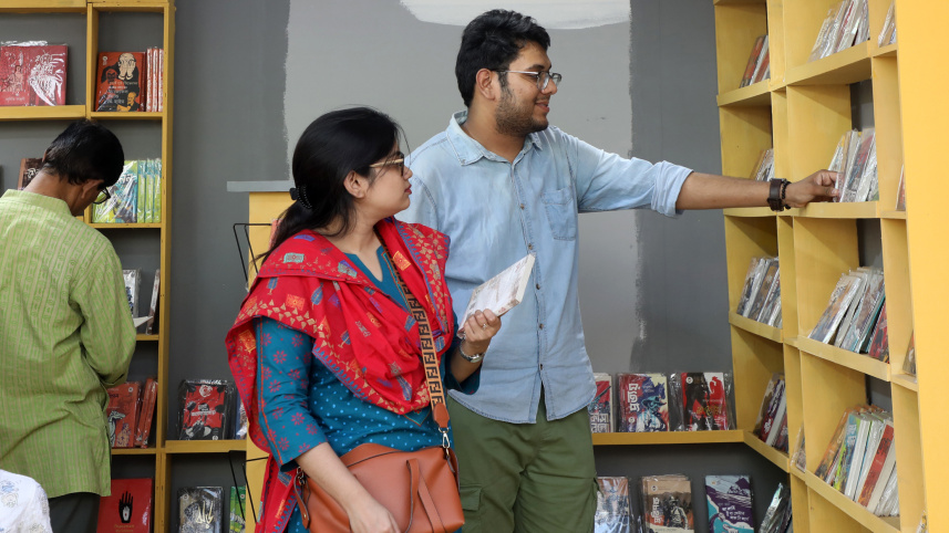 বইমেলার তৃতীয় দিন: রমজানের প্রভাবে ধীরগতি, তবুও আশাবাদী প্রকাশকরা
