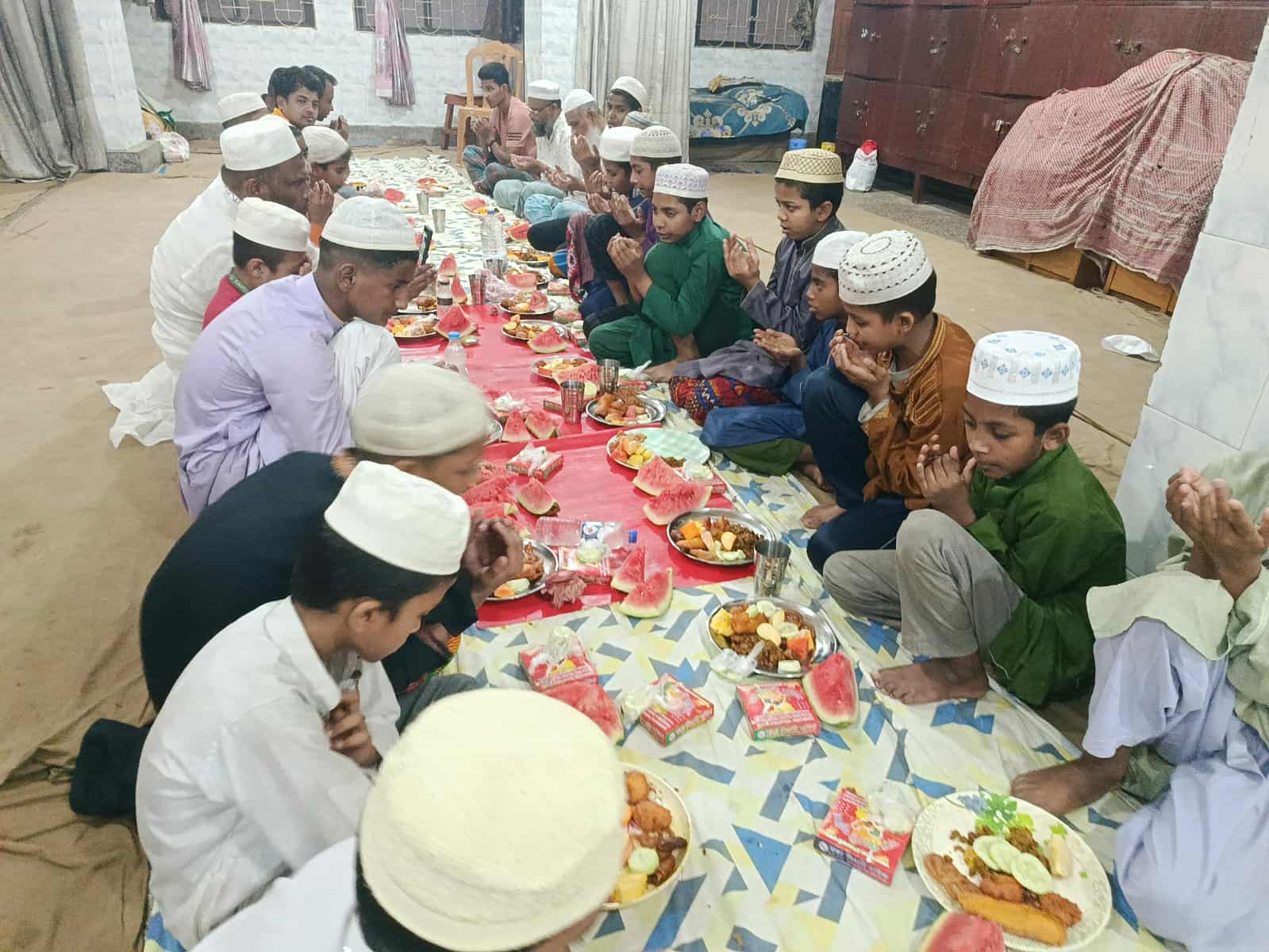 ৬ শতাধিক এতিম শিশুকে ইফতার করালো Bridgestone of Campusian