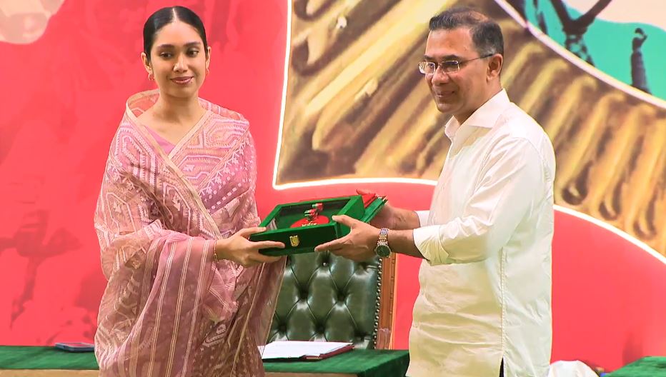 স্বাধীনতা পুরস্কার প্রদান: প্রধানমন্ত্রী হস্তান্তর করলেন গর্বের সম্মাননা